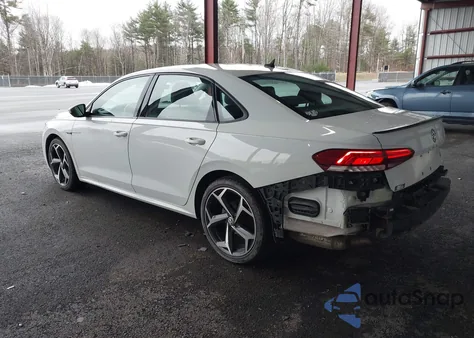 2020 Volkswagen Passat 2.0T R-Line z USA, uszkodzony, nr VIN 1VWMA7A35LC016033